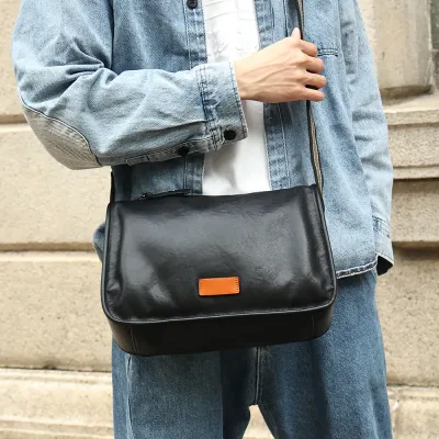 FLEXIBLE BLACK SATCHEL BAG